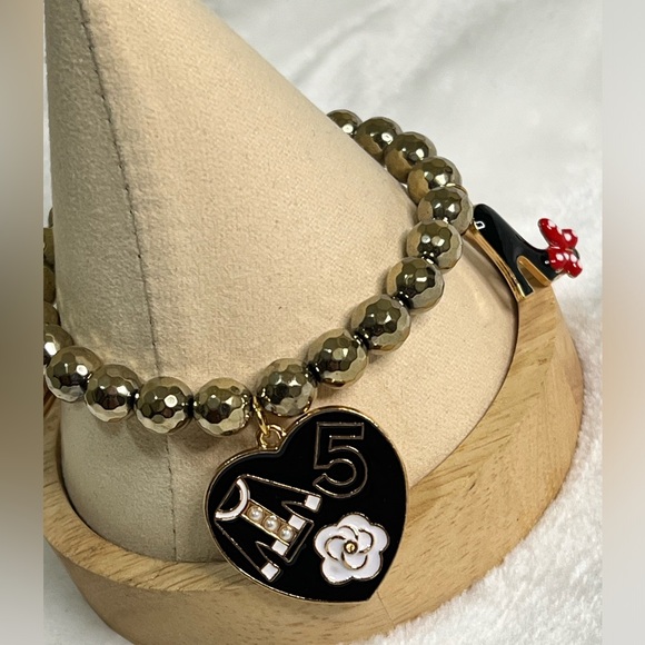 🆕 Gold Tone Charm Bracelet - Picture 6 of 8